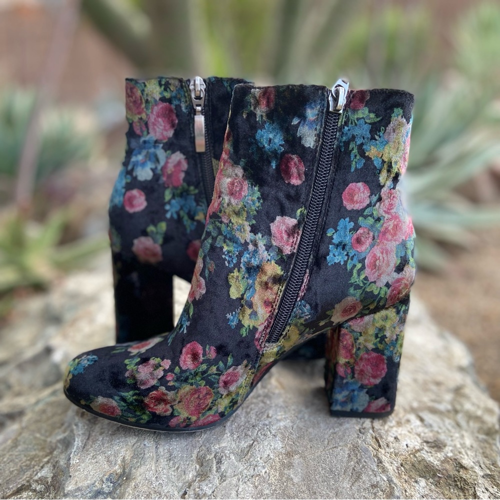 Velvet Black Floral Ankle Boots ⭐️ So Pretty - Picture 6 of 11